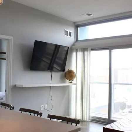 Charming Condo+Balcony +Free Parking